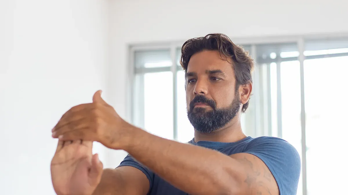 Midday Desk-Reset: 3-Minute Stretches